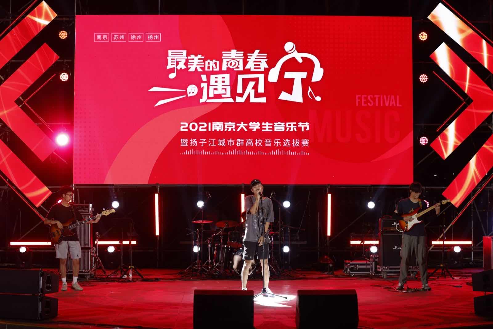 南京大学毕业证(南京大学毕业证外壳最霸气)